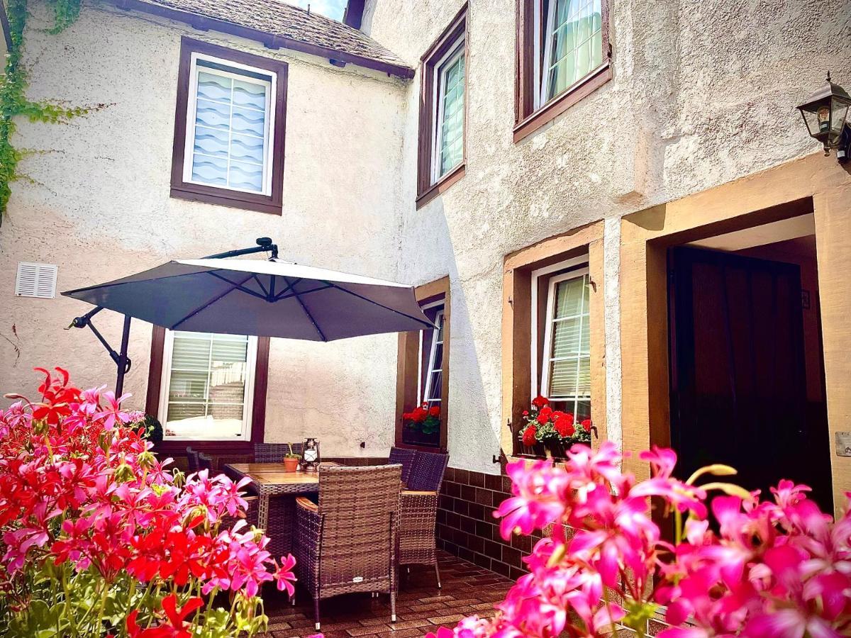 Am Brunnen Apartment *